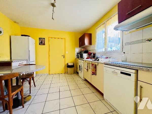 SAINT-PIERRE-DES-CORPS
CENTRE VILLE
Proche Gare et toutes commodités 
Dans un environnement calme