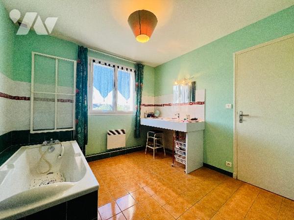 SAINT-PIERRE-DES-CORPS
CENTRE VILLE
Proche Gare et toutes commodités 
Dans un environnement calme