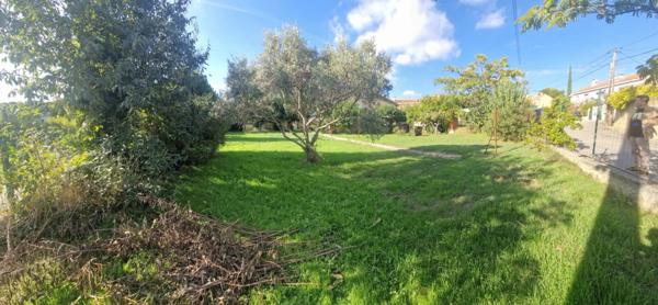 Vente                                                      Terrain
                        
                                         470 m2                     à Salon-de-Provence