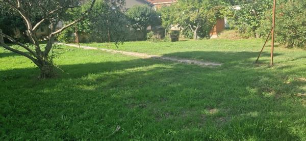 Vente                                                      Terrain
                        
                                         470 m2                     à Salon-de-Provence