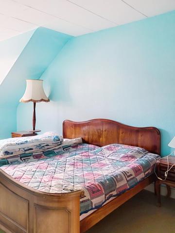 Immeuble (ou maison) avec dépendances et garages.