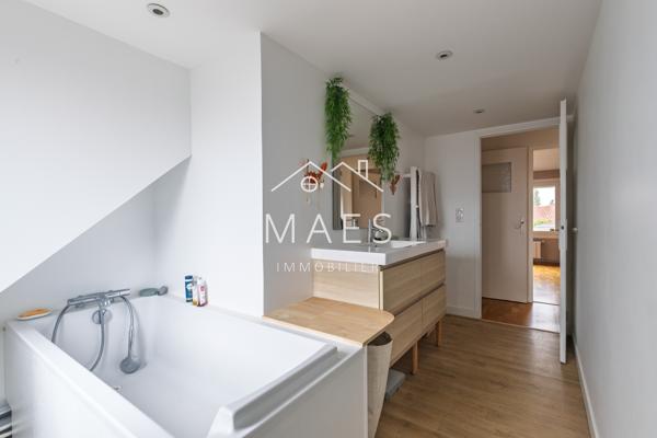 Maison bel étage 110m2 – 3 chambres – Garage et jardin