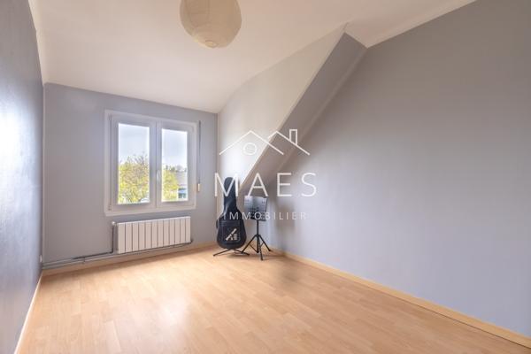Maison bel étage 110m2 – 3 chambres – Garage et jardin