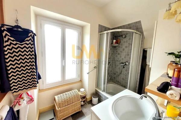 Avon, appartement avec grande terrasse, cave et parking