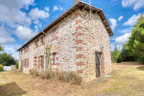 Vente Maison de maître275 m² - 9 Pièces - LA ROCHE SUR YON (85000)