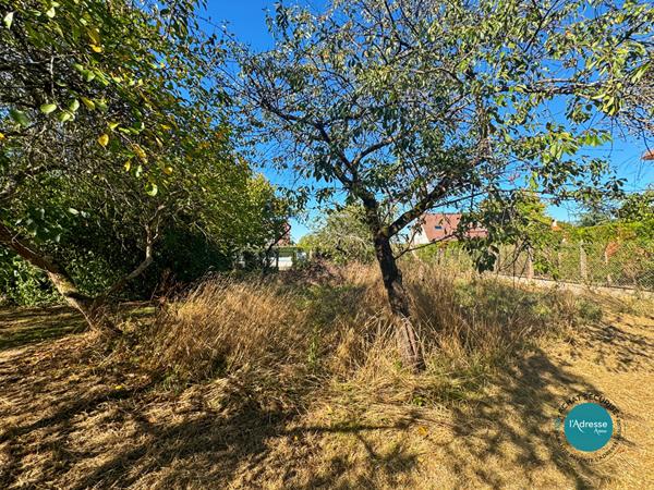 Terrain constructible viabilisé de 787 m2 - MENNECY