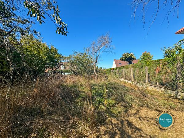 Terrain constructible viabilisé de 787 m2 - MENNECY