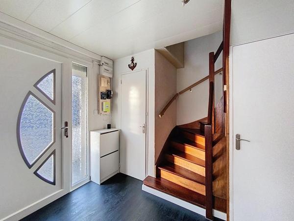 Maison avec garage et jardin