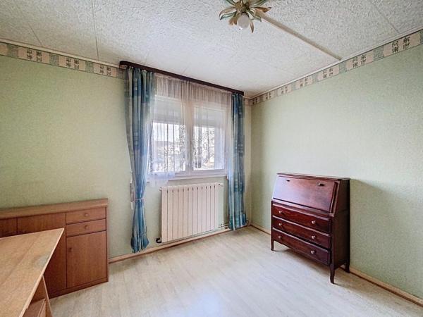 Maison avec garage et jardin