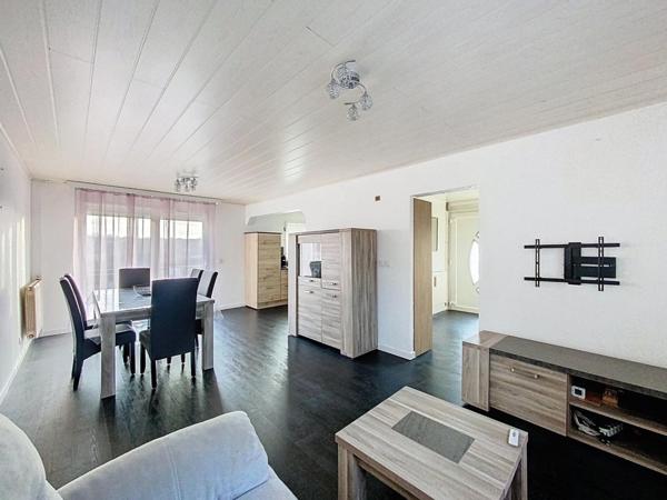 Maison avec garage et jardin