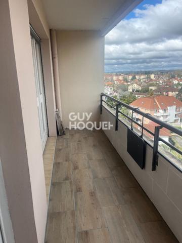 PAU (64000), Beau T1 en dernier étage avec vue Pyrénées et parking privé sécurisé !