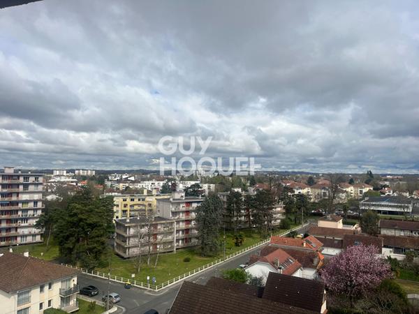 PAU (64000), Beau T1 en dernier étage avec vue Pyrénées et parking privé sécurisé !