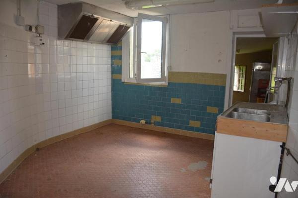 Vente sur la commune de Bouessay ancien restaurant-bar-café