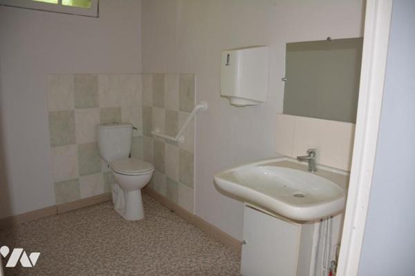 Vente sur la commune de Bouessay ancien restaurant-bar-café