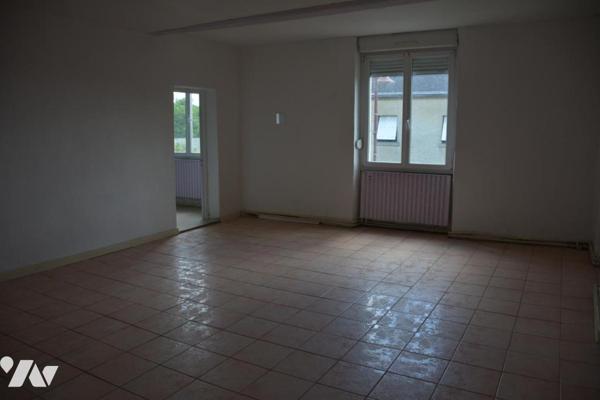 Vente sur la commune de Bouessay ancien restaurant-bar-café