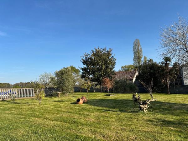 Maison à vendre 8 pièces proche de EUGENIE LES BAINS (40)