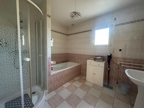 Maison 110 m² habitables environ proche centre La Roche Bernard