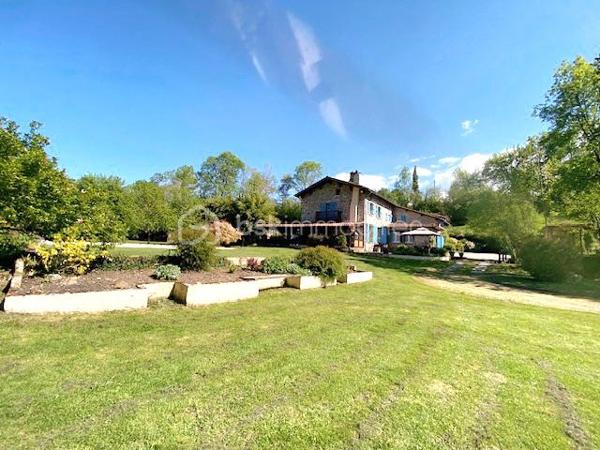 Maison d hote de 303 m²