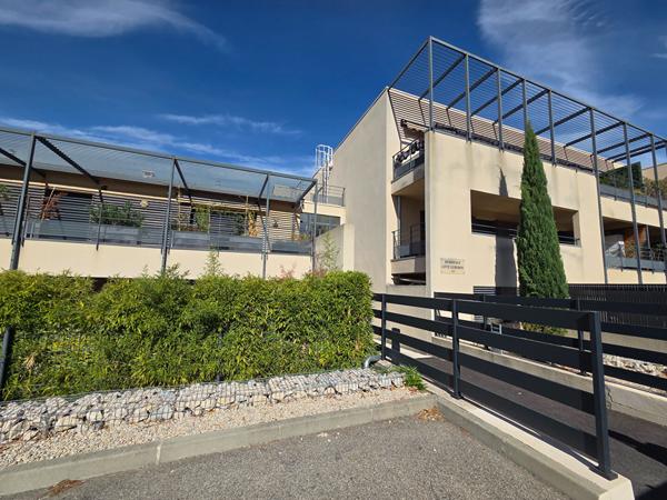 Appartement Robion 2 pièce(s) 46.65 m2 avec jardin et garage
