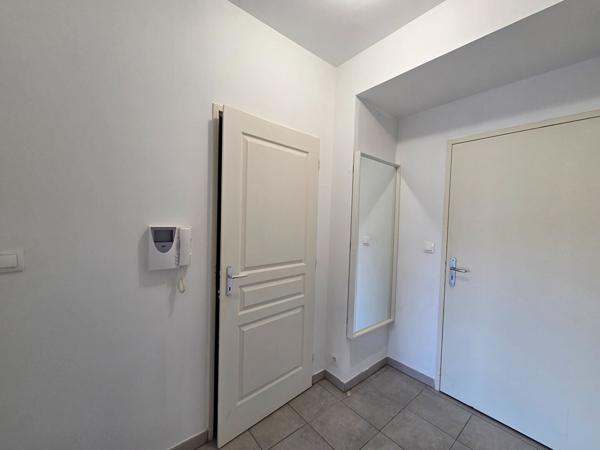 Appartement Robion 2 pièce(s) 46.65 m2 avec jardin et garage