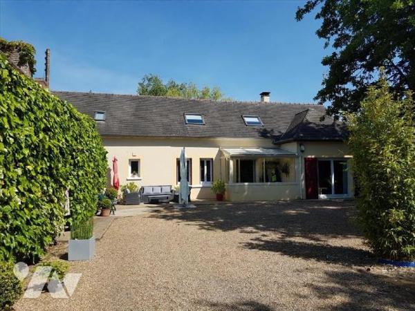 Fermette de 8 pièces avec chambres au RDC :
- Véranda/entrée, séjour avec poêle à bois, grande...