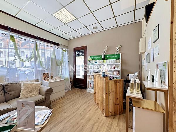 Investissement Place Voltaire - Logement loué + local commercial