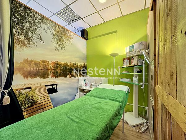 Investissement Place Voltaire - Logement loué + local commercial