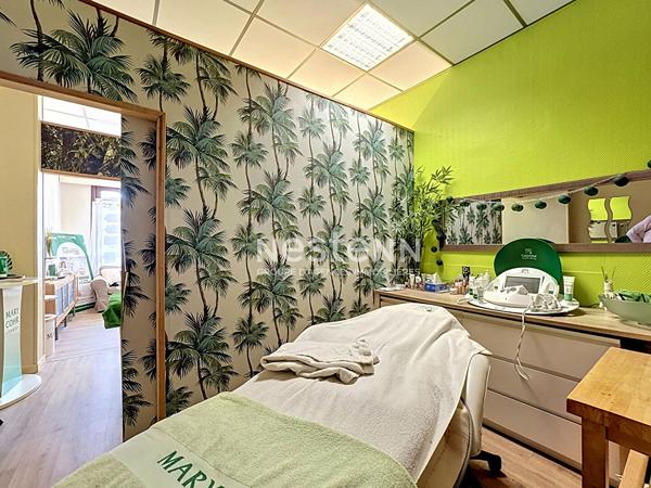 Investissement Place Voltaire - Logement loué + local commercial