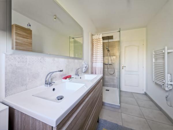 Maison
         7 pièces
        - 129 m² 320 000 € *