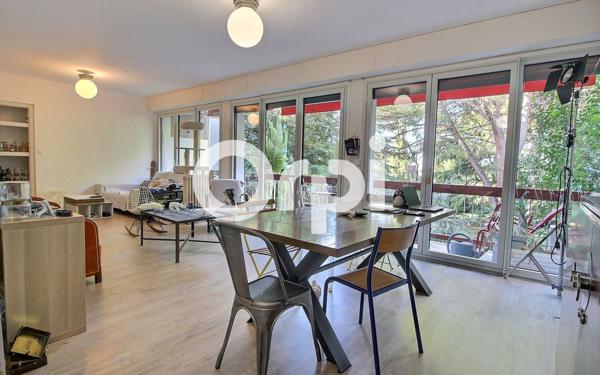 Appartement à vendre    3 pièces • 99 m2 Marseille 12