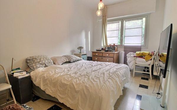 Appartement à vendre    3 pièces • 99 m2 Marseille 12