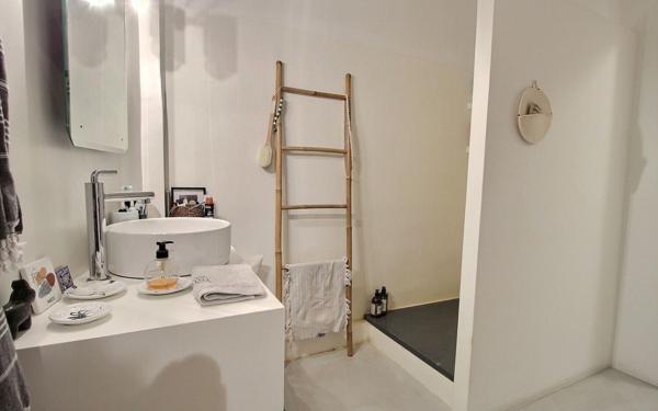 Appartement à vendre    3 pièces • 99 m2 Marseille 12