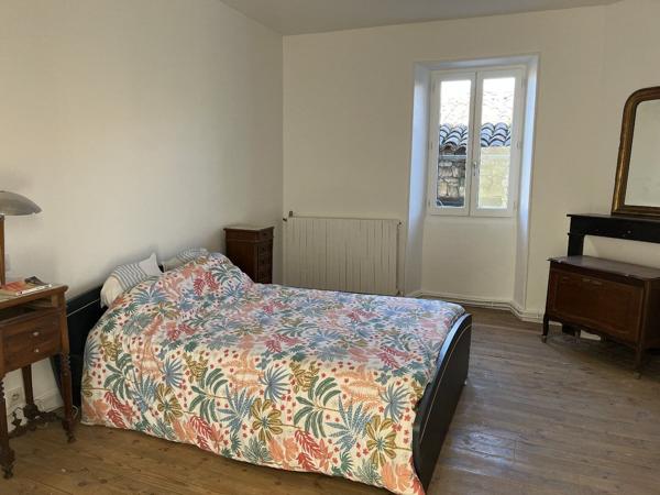Maison en pierres entièrement rénovée dans village historique Capdenac