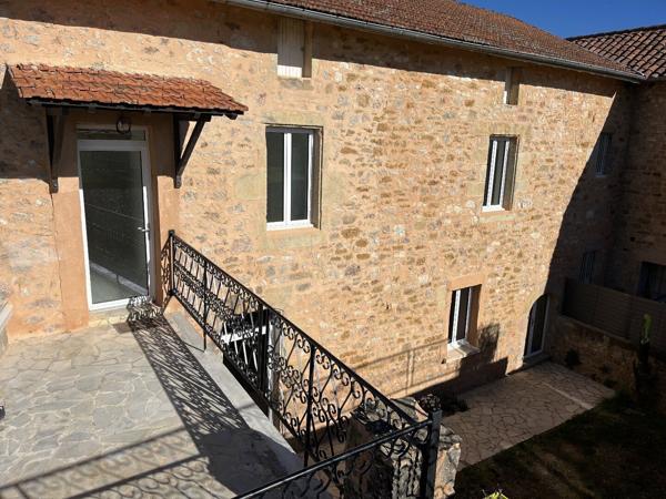 Maison en pierres entièrement rénovée dans village historique Capdenac