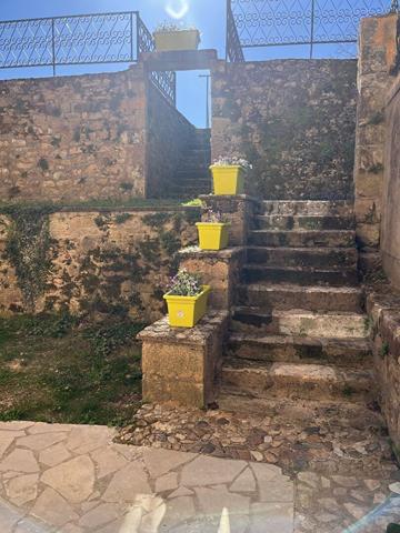 Maison en pierres entièrement rénovée dans village historique Capdenac
