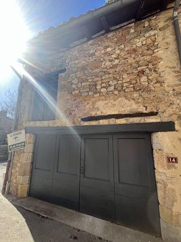 Maison en pierres entièrement rénovée dans village historique Capdenac