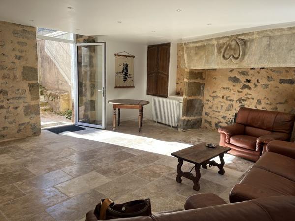 Maison en pierres entièrement rénovée dans village historique Capdenac