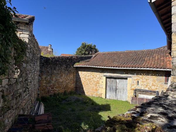 Maison en pierres entièrement rénovée dans village historique Capdenac