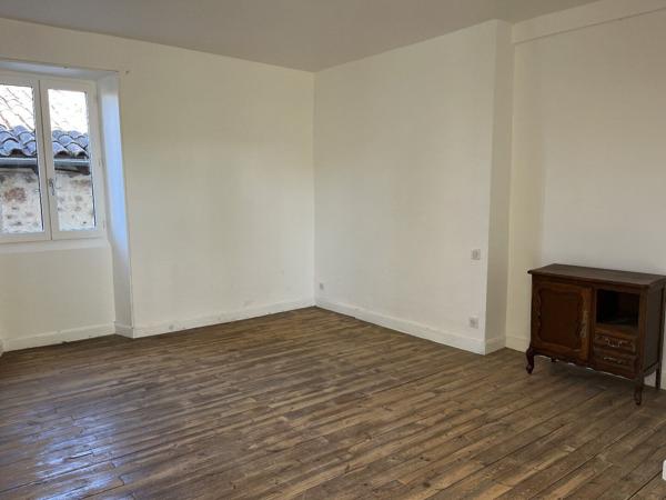 Maison en pierres entièrement rénovée dans village historique Capdenac