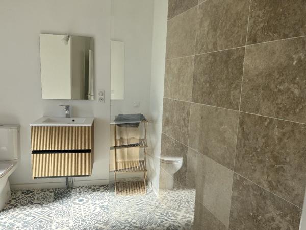 Maison en pierres entièrement rénovée dans village historique Capdenac