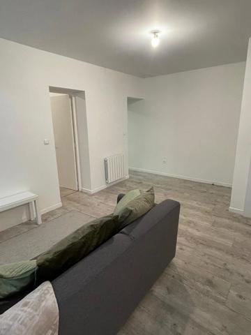 Location                                                      Appartement
                        
                     3 pièces                      45 m2                     à Saint-Quentin