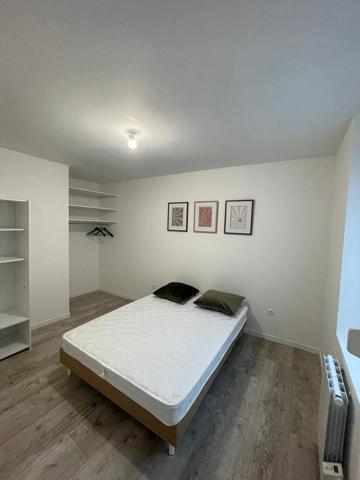 Location                                                      Appartement
                        
                     3 pièces                      45 m2                     à Saint-Quentin