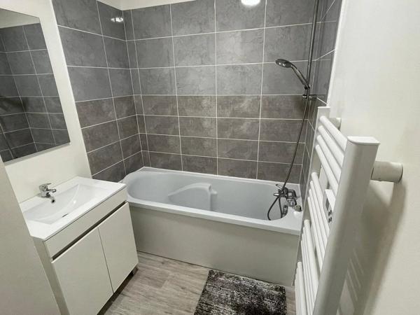 Location                                                      Appartement
                        
                     3 pièces                      45 m2                     à Saint-Quentin