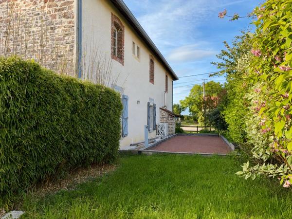 Longère en pierre rénovée – Piscine, charme & confort