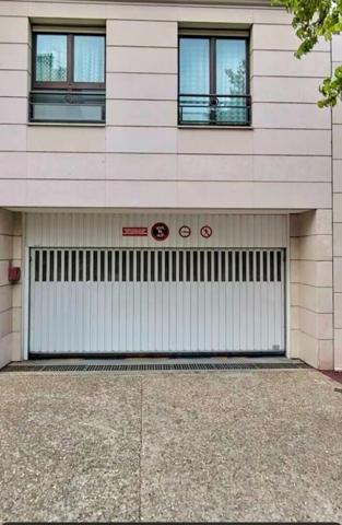 Double parking boxable dans bel immeuble récent