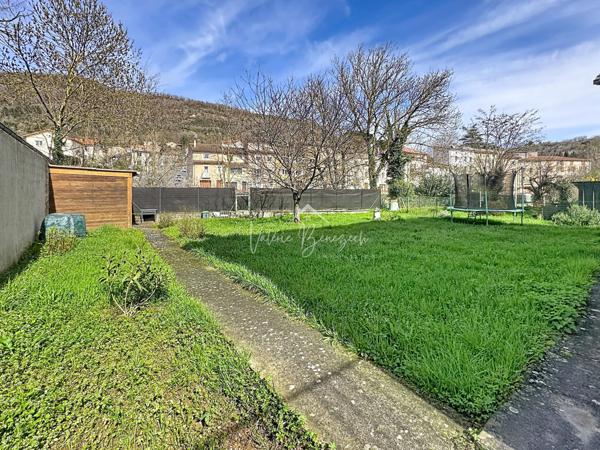 Saint-Affrique (12400) Maison 6 pièces rénovée – 108 m² habitables – Terrain 667 m² – Quartier calme