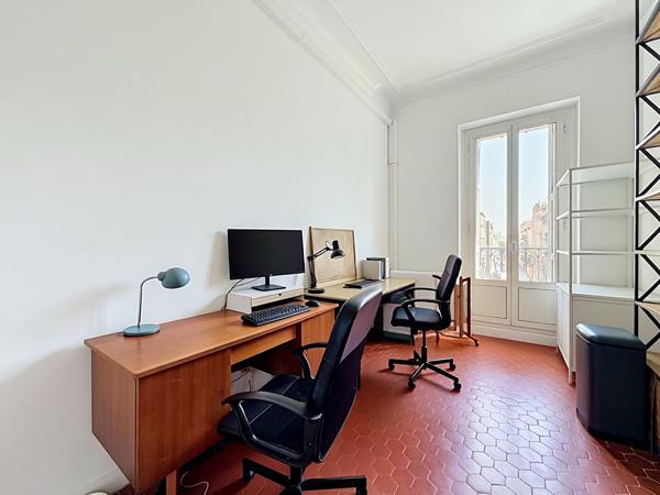 Superbe appartement 4 pièces lumineux à vendre à Marseille - Le Camas - Garage - Cave - Chambre de service