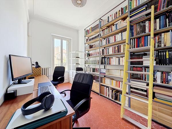 Superbe appartement 4 pièces lumineux à vendre à Marseille - Le Camas - Garage - Cave - Chambre de service