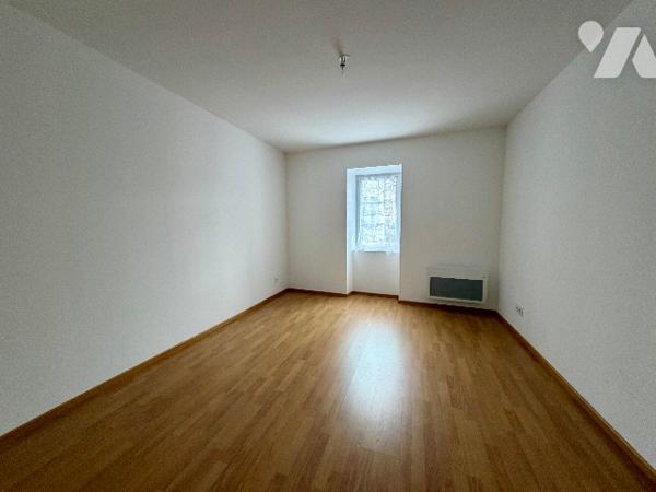 Immeuble de rapport à vendre – Centre-ville de Felletin.