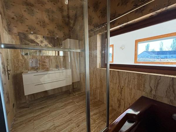 Superbe maison rénovée en pierre de taille à Poilly-lez-Gien  8 pièces, 5 chambres